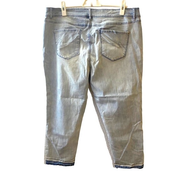 NWT Cato Est. 1946 Denim Womens Blue Light Wash Mid Rise Cropped Jeans 16 - Picture 2 of 8